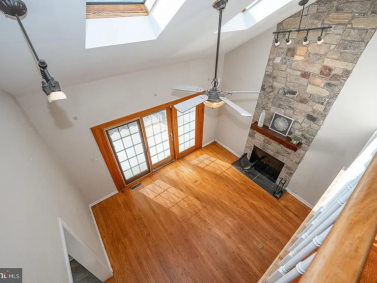 1099 Armstrong Ct — Photo 14