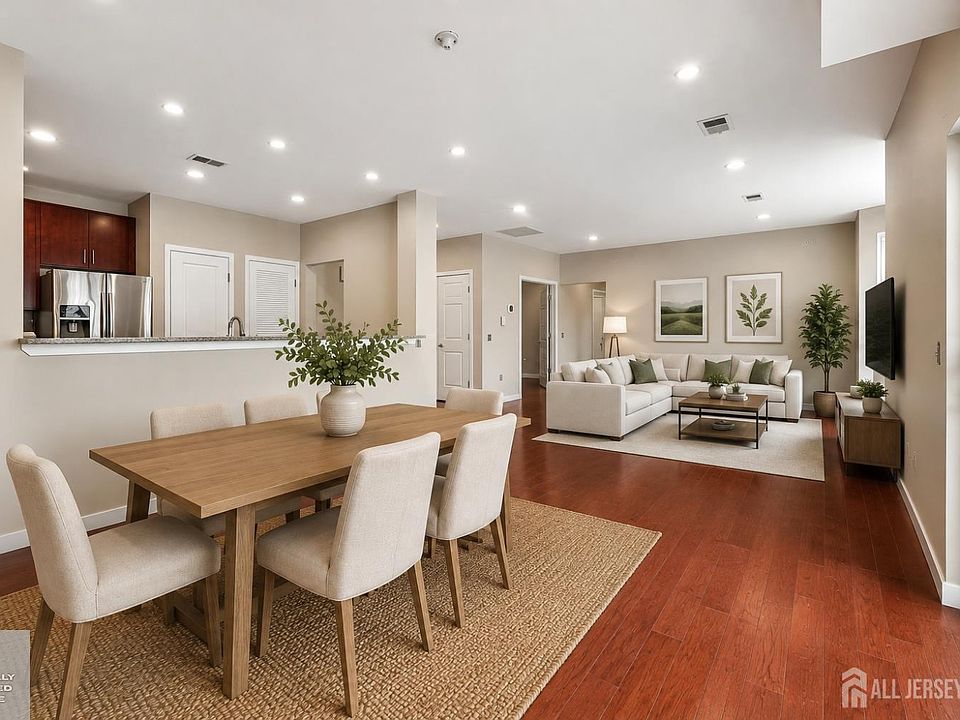 1st image of 347 Pond Ln