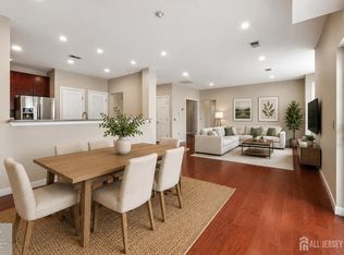 347 Pond Ln, Piscataway, NJ 08854