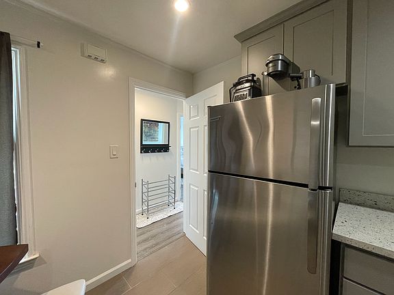 3rd image of 254 Abbot Ave #2