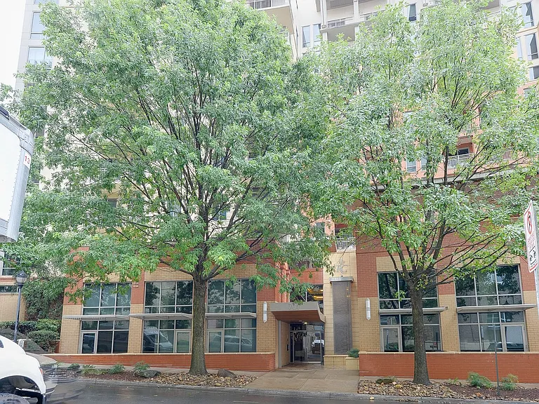 701 Royal Ct #306 — Photo 46