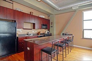 3rd image of 1735 W Diversey Pkwy APT 609