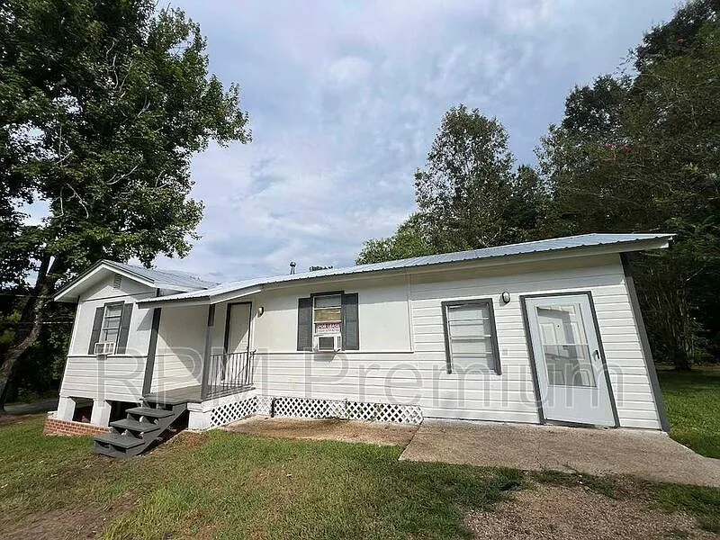 2 bed, 1.0 bath, 780 sqft, $995 — Photo 2