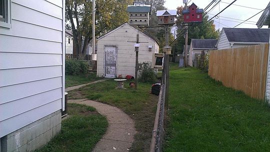 2nd image of 1337 E Whittier St