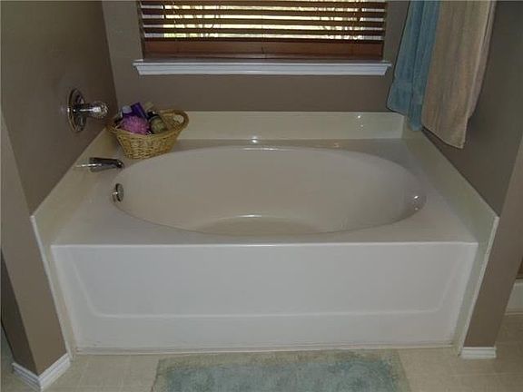 4th image of 2912 Braford Dr