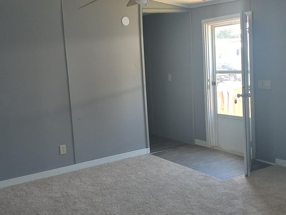 Front Entry/Livingroom