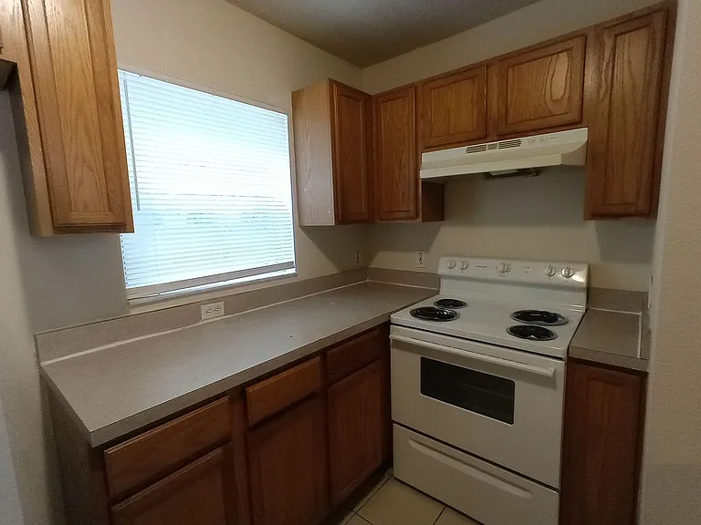 880 E Columbia Ave — Photo 12