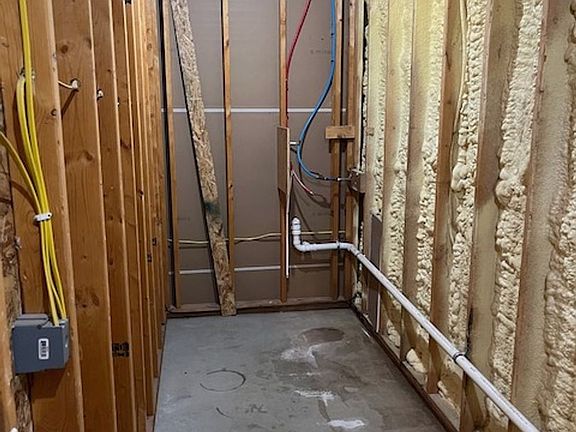 4th image of 160 Mactavish Ln Unit D