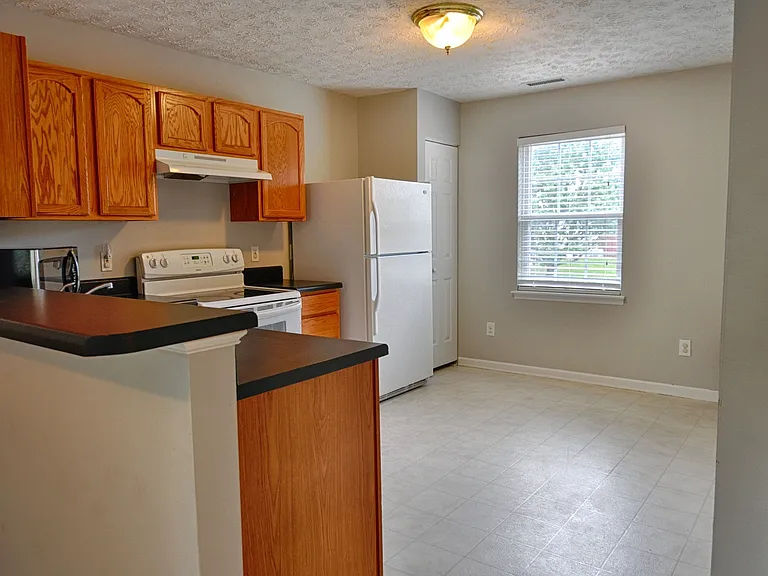 2807 Bombay Dr — Photo 3
