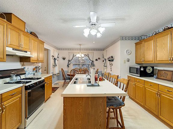 5th image of 2935 Clifton Dr