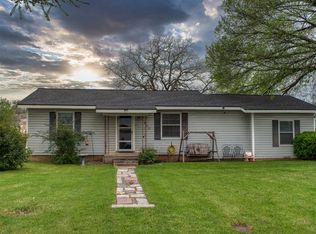 260 N Avenue F, Crawford, TX 76638