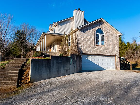 3rd image of 1694 Clarks Ln