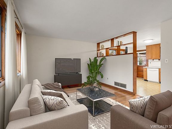 3rd image of 6 Nancy Cir