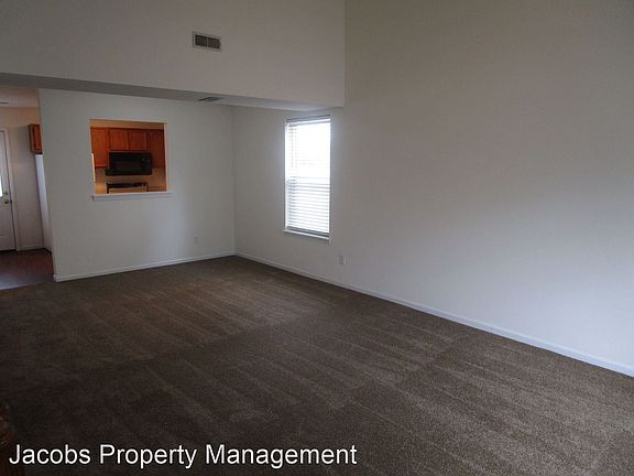 4th image of 2407 Northampton Dr