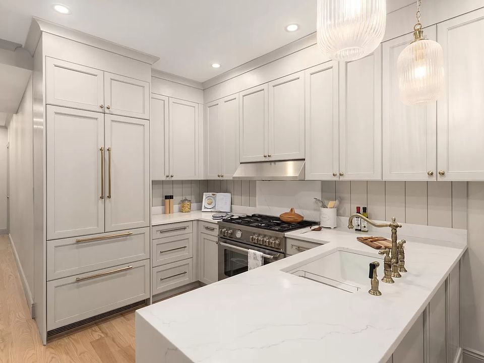 1st image of 686 Carroll St Floor 3