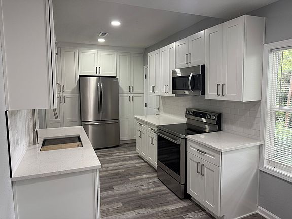 4th image of 3921 Garfield Ave