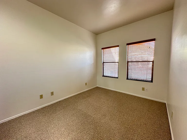 8435 N Hanks Pl — Photo 6