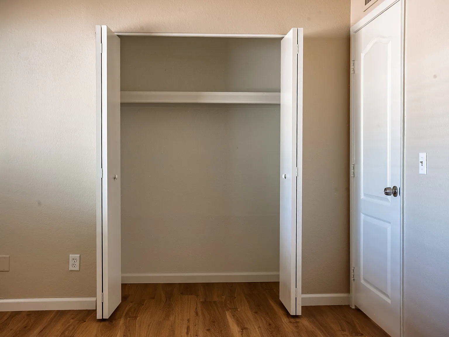 3 bed, 1324 sqft, $1,950 — Photo 3
