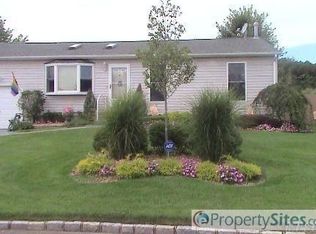 20 Meadow Ct, Manorville, NY 11949