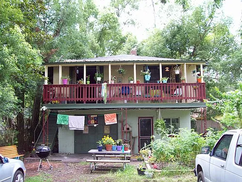 1005 NE 10th Ave Photo 1