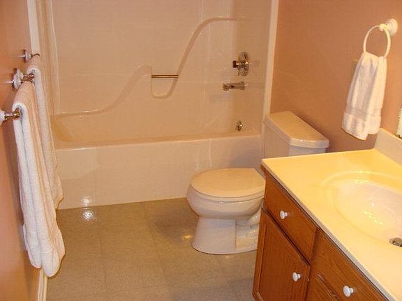3rd image of 866 Quince Dr