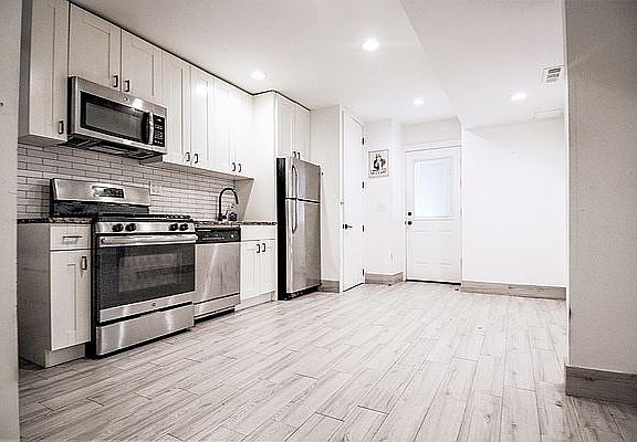 2nd image of 554 W 184th St #Basement