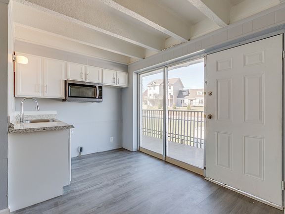 2nd image of 2805 W Walnut St #22