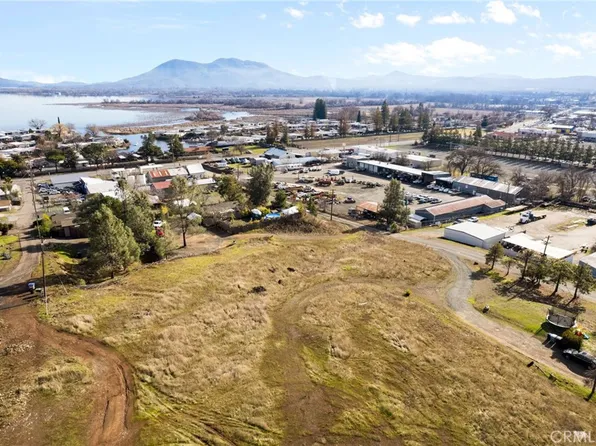333 Grace Ln, Lakeport, CA 95453