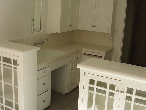 4th image of 368 N Gardner St #10416116