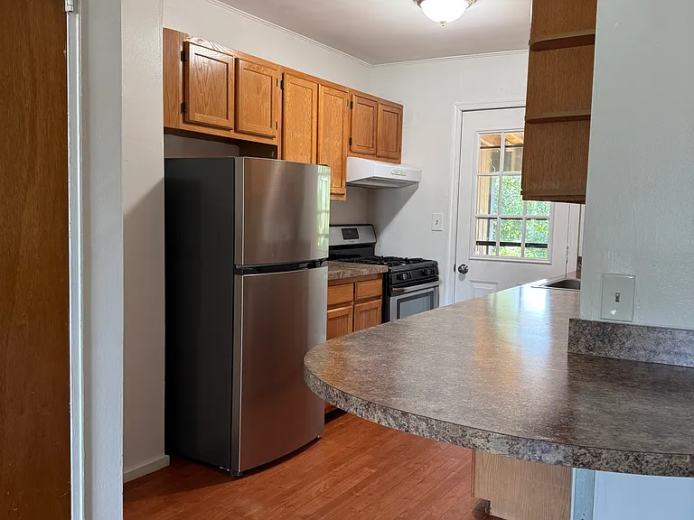 28 College Ave #B — Photo 6