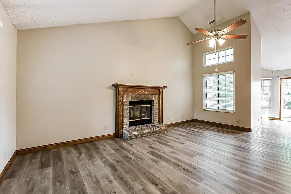 3 bed, 2.0 bath, 1571 sqft, $2,115 — Photo 4