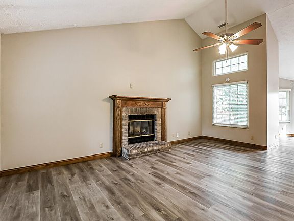 4th image of 8867 Sundrop Rd