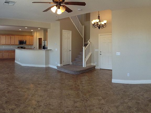 4th image of 916 Crescent Falls St