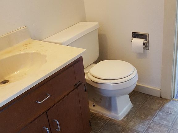 F full bath off bedroom