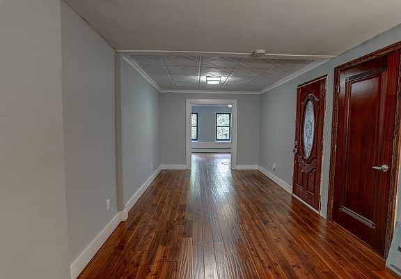 2nd image of 410 Degraw St #2