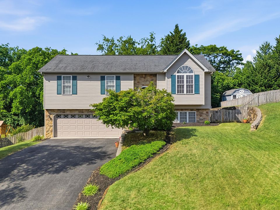 1st image of 1611 Bush Farm Dr