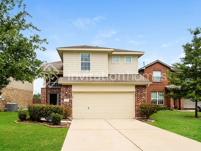 18702 Walden Glen Cir — Photo 1