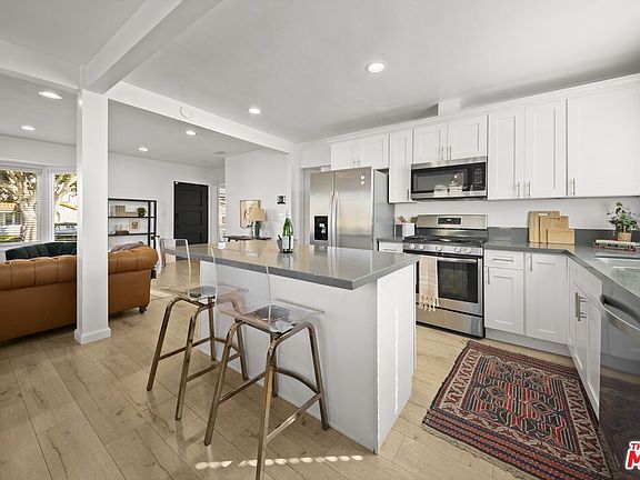 4th image of 1960 W 82nd St