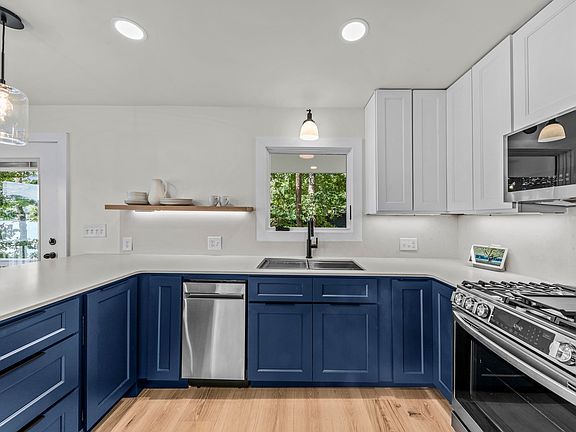 3rd image of 114 Southshore Dr