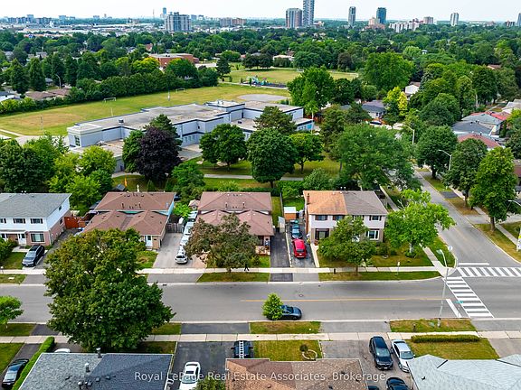 3rd image of 256 Archdekin Dr