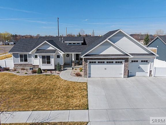 2nd image of 6136 Glade Cir
