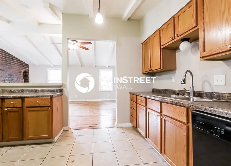1010 S Appleton Ave — Photo 8