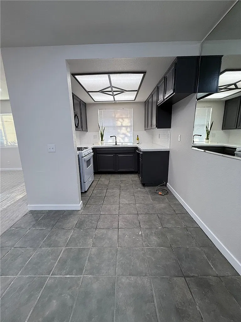 2 bed, 860 sqft, $2,000 — Photo 4