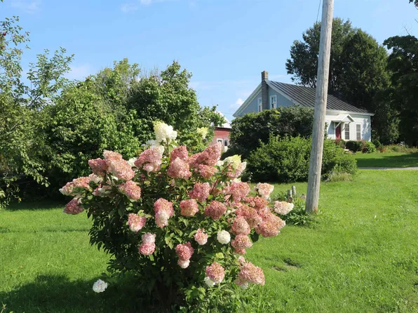 37 Richford Road, Berkshire, VT 05450