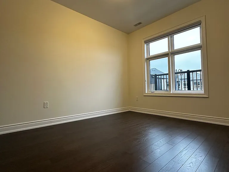 33 Rowe St #COACH — Photo 13
