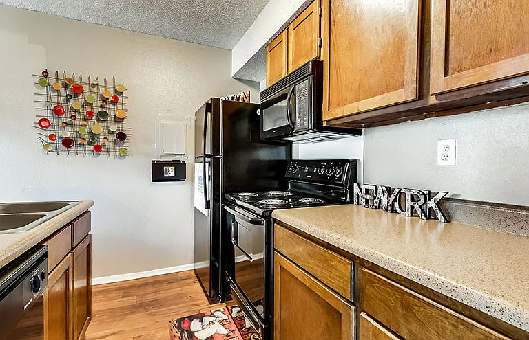 Chelsea Creek Apartment Homes — Photo 3