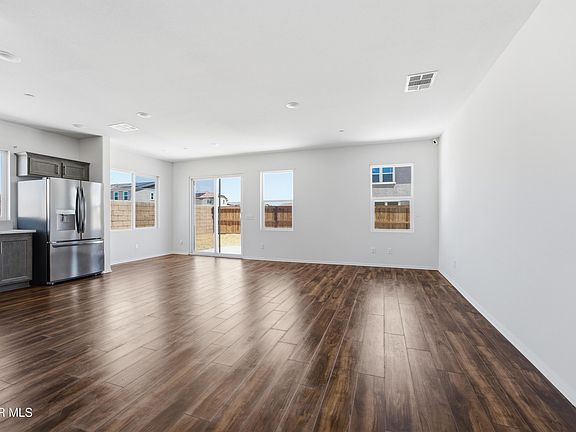 5th image of 3451 Andrew Ave