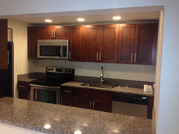 2nd image of 100 Lakeview Dr APT 219