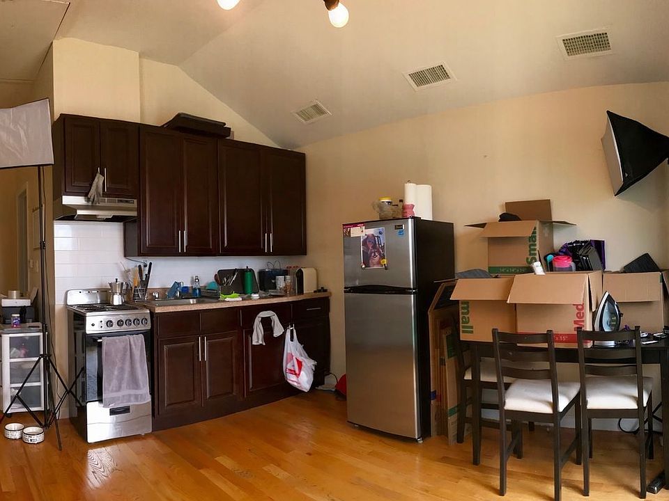 2nd image of 460 Montgomery St #4