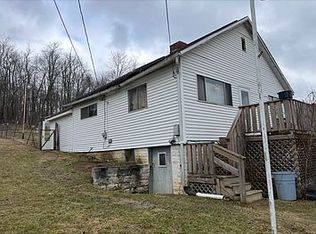 37 Trenton St, Farmington, WV 26571